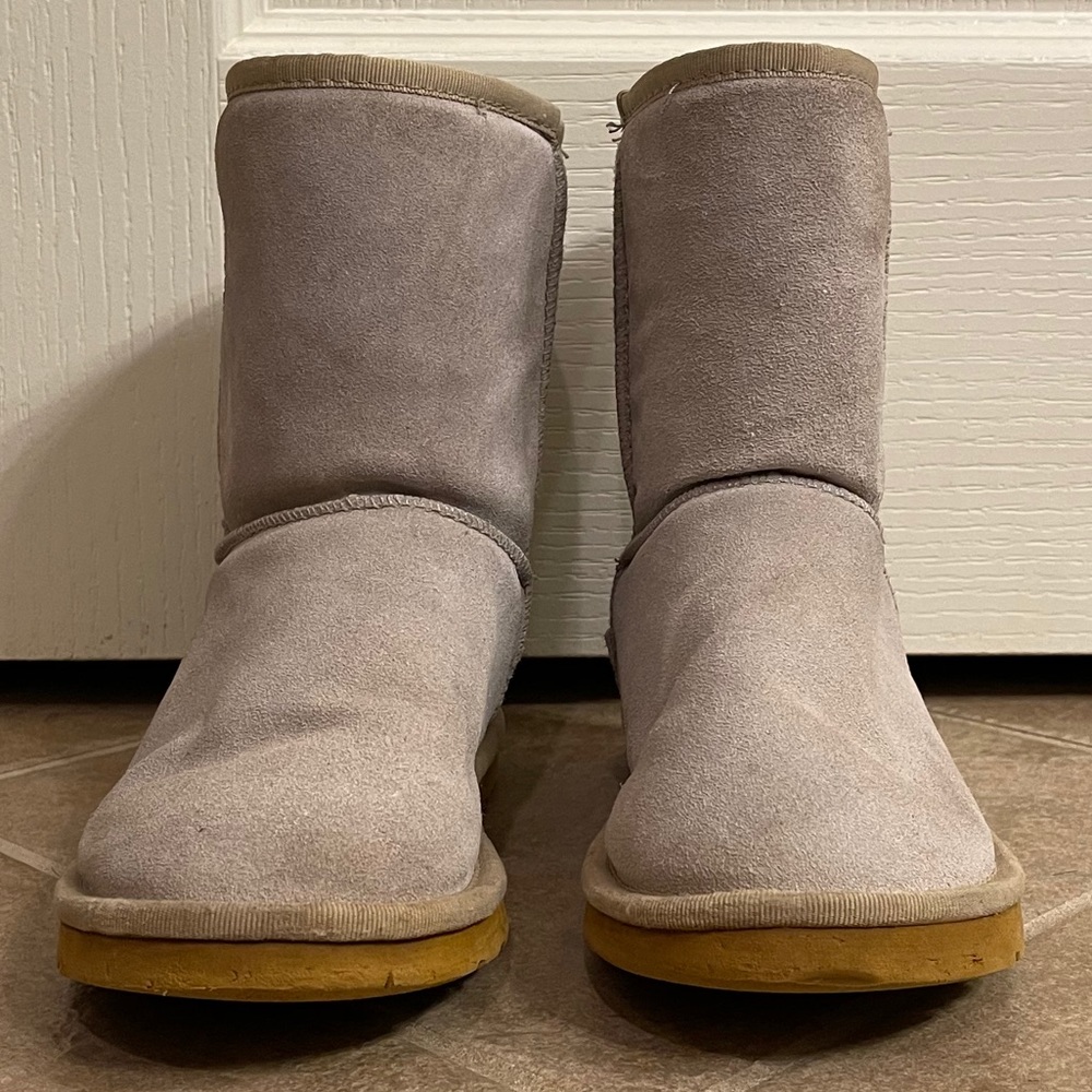 Ugg Australia Short Boots Women’s Size W7